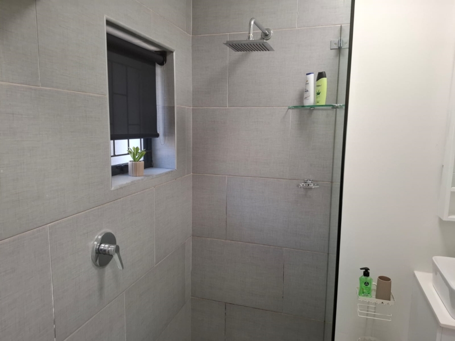 To Let 2 Bedroom Property for Rent in Clovelly Western Cape